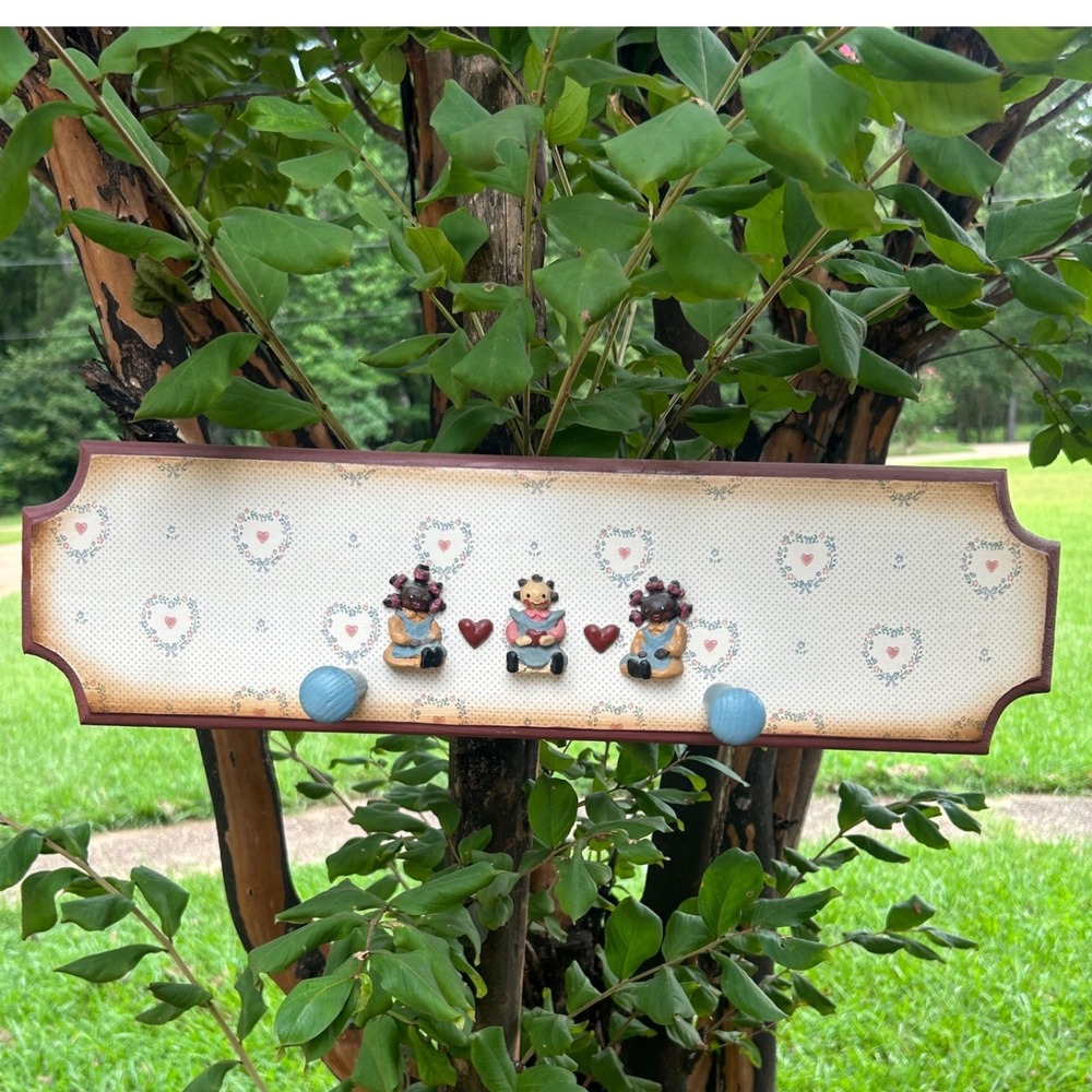 Cottagecore vintage rare Wall Rack Wood Folk Art 3D Figures Hearts nursery